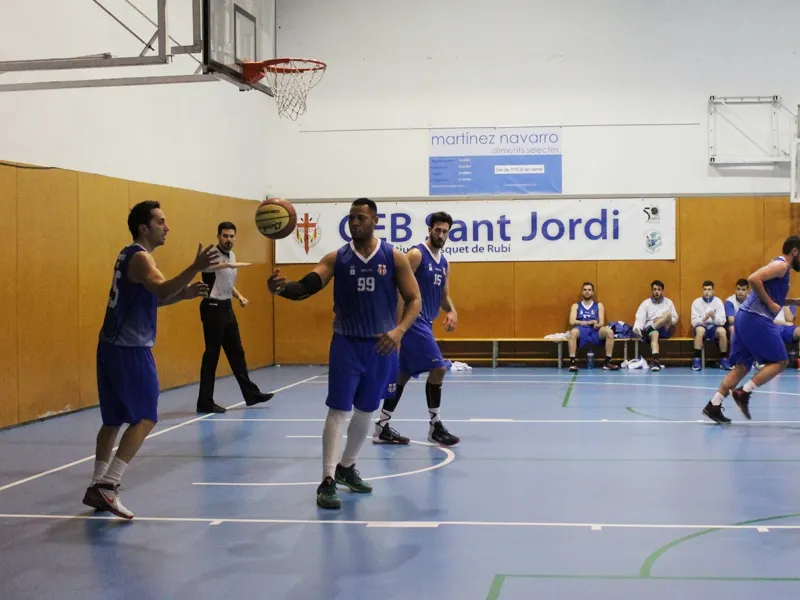 CEB Sant Jordi i escola Montserrat tornen a ser una combinació de victòries rubinenca en bàsquet ma