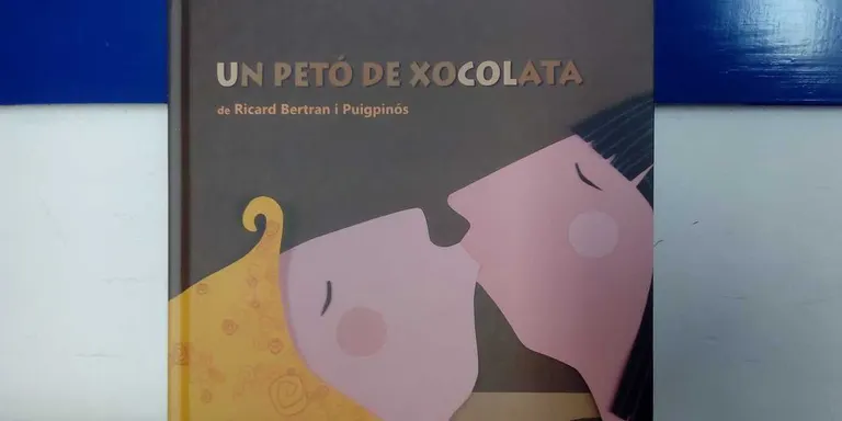 Ricard Bertran presenta 'Un petó de xocolata', un conte sobre la xocolata a la pedra amb il·lustracions de Serafina Balasch