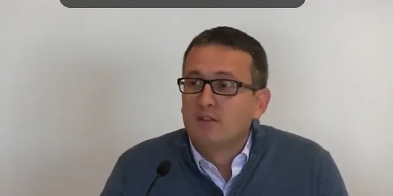 El PSC contracta l'assessor del grup municipal després d'haver-hi renunciat