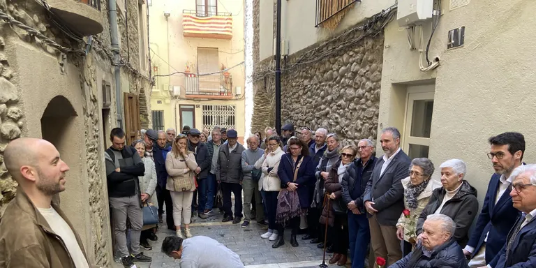 La Seu d'Urgell instal·la cinc 'Stolpersteine' en record dels veïns deportats a camps nazis