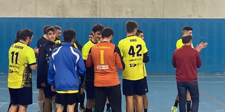 El Club Handbol Cambrils guanya l’HC Tarragona i es consolida en el liderat
