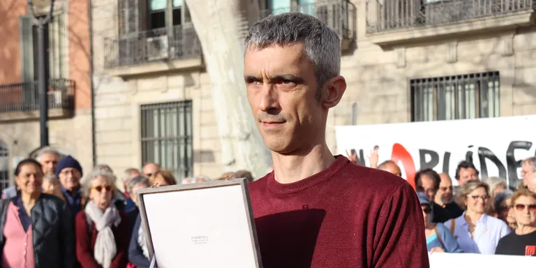 Roger Español torna al Govern la Creu de Sant Jordi