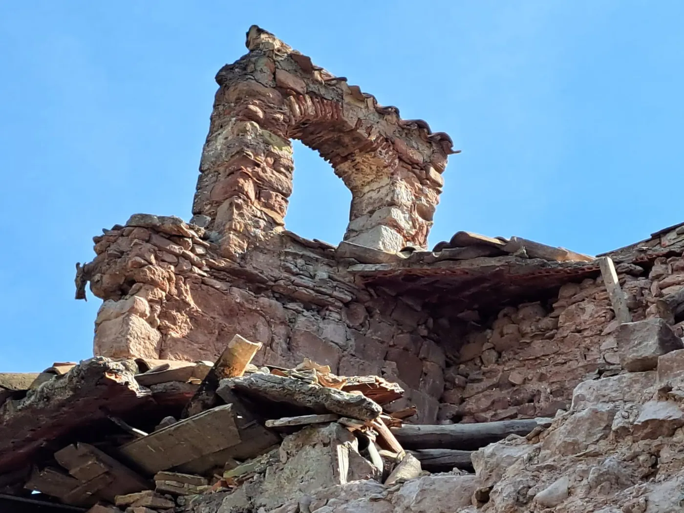 La restauració de l’ermita de Sant Salvador de les Espases avança a pas lent