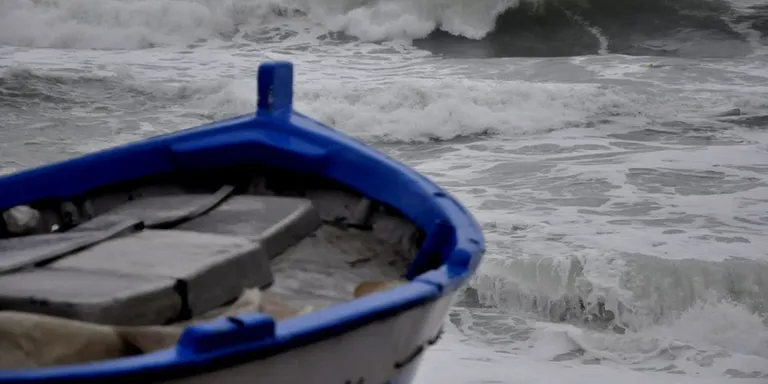 Temporal marítim a la platja pinedenca