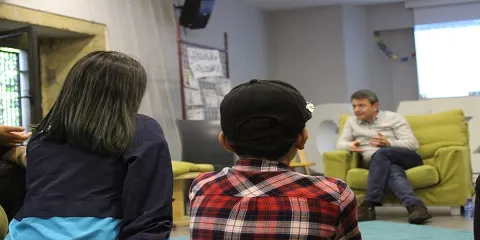 JÓVENES DE LA CIUDAD SE REÚNEN CON EL ALCALDE PARA TRASLADARLE SUS COMENTARIOS SOBRE IRUN