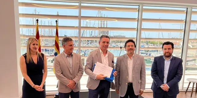 El Club Nàutic Cambrils recull la seva onzena Bandera Blava en un acte celebrat al Port de Badalona