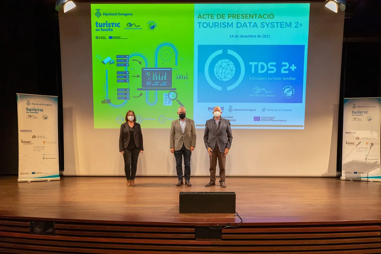 La Diputació presenta una plataforma de turisme familiar que ha de contribuir a una gestió sostenible 