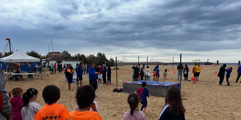 130 nens i nenes participen de la jornada atlètica a la Picòrdia amb Ironkids i Atletisme a la Platja