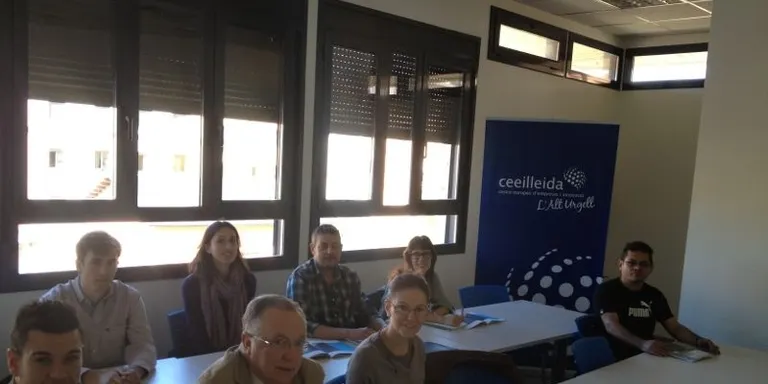 Nous emprenedors adquireixen formació per a l'elaboració del pla d'empresa