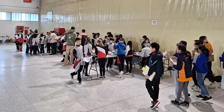 Més de 500 alumnes s’apleguen al Mercat del RECanvi Escolar