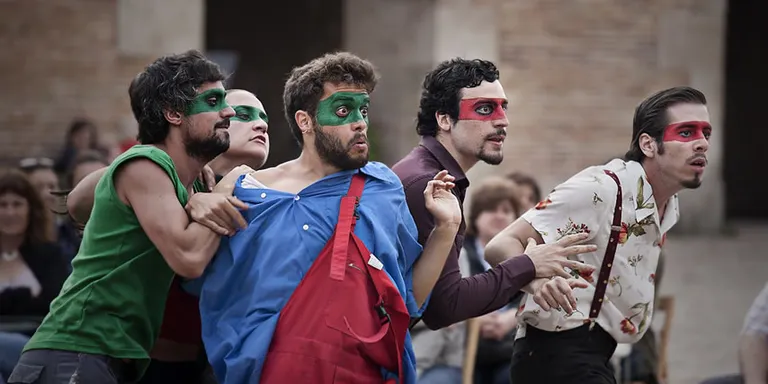 Representació de 'Fuenteovejuna', d'Obskené Teatre, a la Seu d'Urgell
