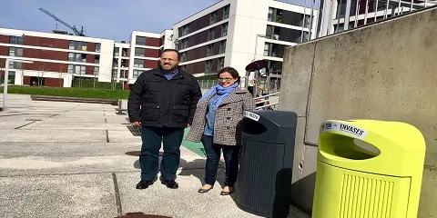 PARQUES INFANTILES CON DOBLES PAPELERAS PARA RECOGIDA SELECTIVA DE ENVASES