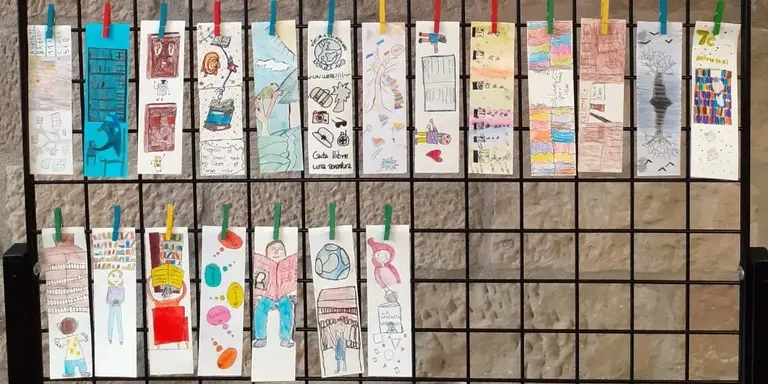 La biblioteca convida l'alumnat de 1r i 2n de primària a dissenyar els punts de llibre del 8è aniversari de l'equipament