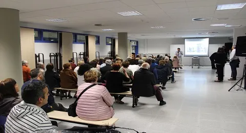 CERCA DE UN CENTENAR DE PERSONAS ASISTIÓ AYER A LA REUNIÓN INFORMATIVA SOBRE LAS NUEVAS AYUDAS A LA ACCESIBILIDAD