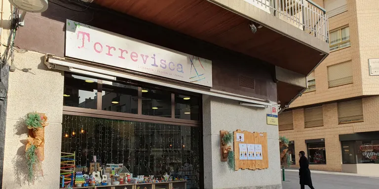 Dos comerços de Cambrils s’adhereixen a la campanya per regalar jocs en català pels Reis Mags