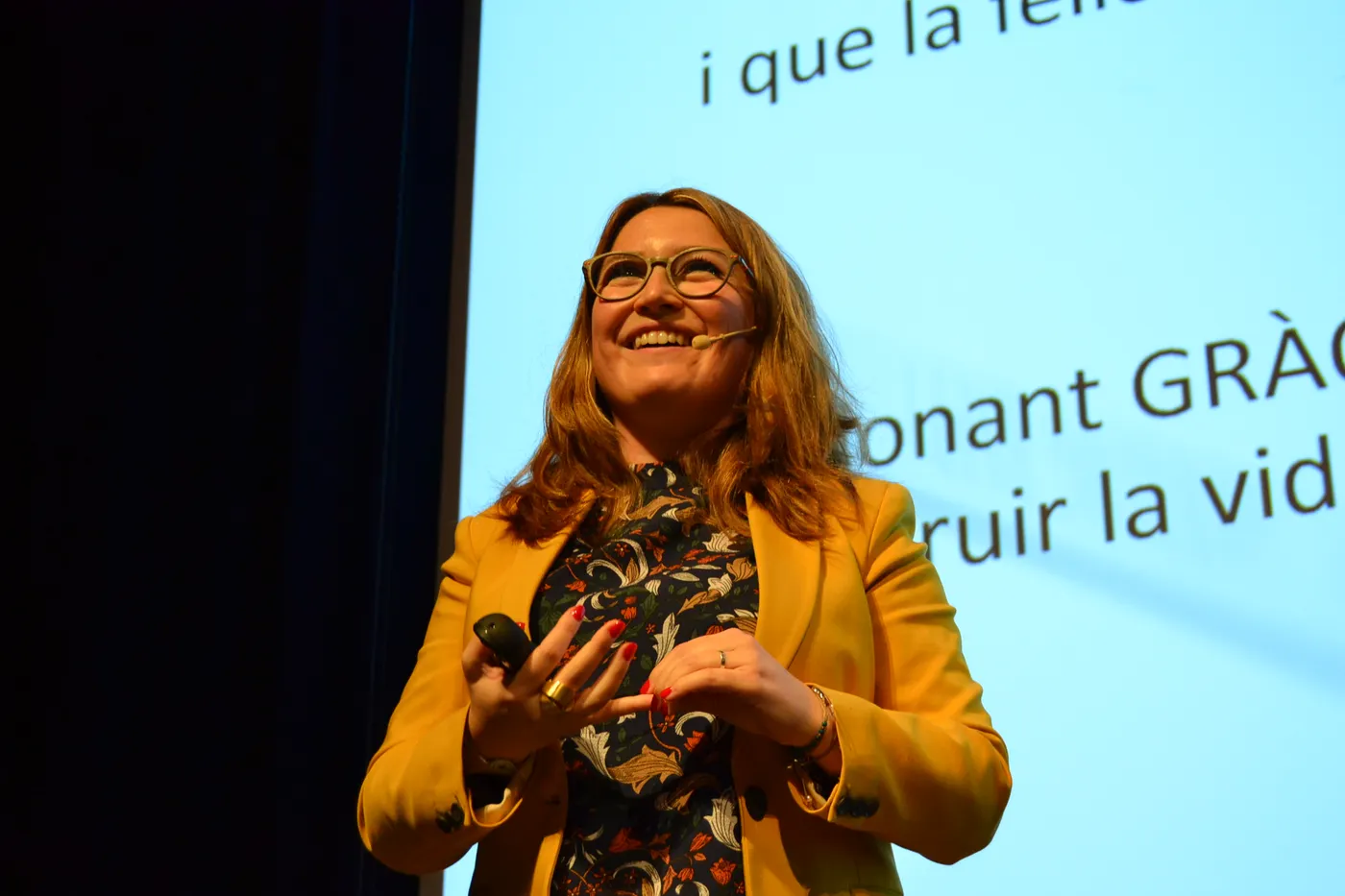 La coach Txell Costa anima als alumnes de l'Escola d'Adults 'a ser valents per assolir els seus somnis'