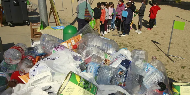 Més de 3.300 escolars de Blanes participen a la campanya municipal ‘Per un Mar Sense Plàstic!’