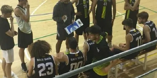 El CB Altafulla – BBG celebra a la pista del CB Alcover la primera victòria (46-58)
