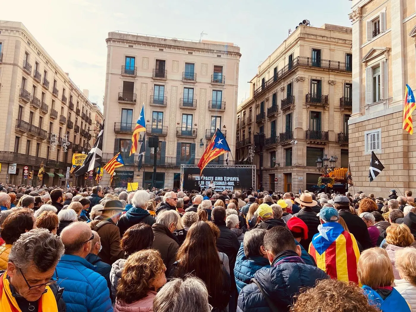 Valls participa en la manifestació contra el nou delicte de desordres públics agreujats