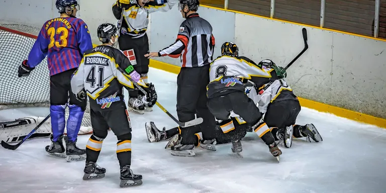 El Club Gel Puigcerdà, a una passa d'accedir a la final de la Lliga d'hoquei gel