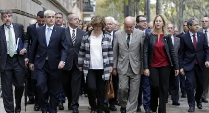Irene Rigau ha declarat acompanyada de molts consellers i representants polÃtics ( Foto: La Vangua