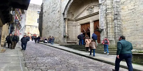 HONDARRIBIA PREPARADA PARA LA SEMANA SANTA PENDIENTE DEL MAL TIEMPO