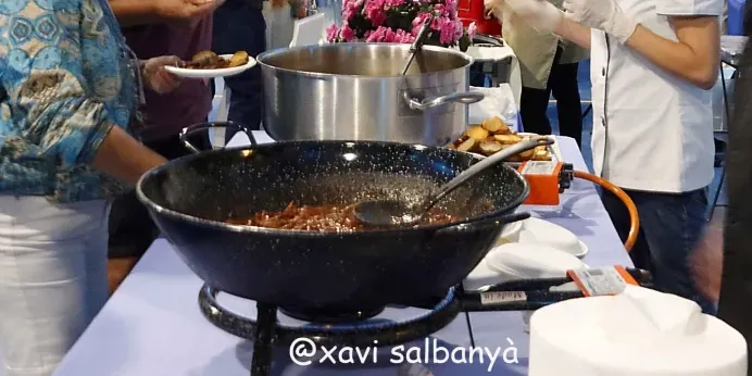 La llotja del Port d'Arenys acull aquest vespre la Mostra Gastronòmica del Calamarenys
