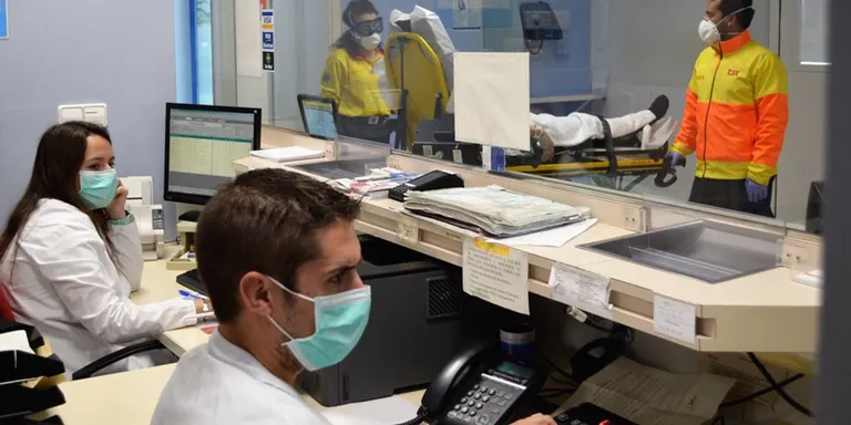 La mascareta torna a ser obligatòria als centres sanitaris de Catalunya per l'increment dels virus respiratoris