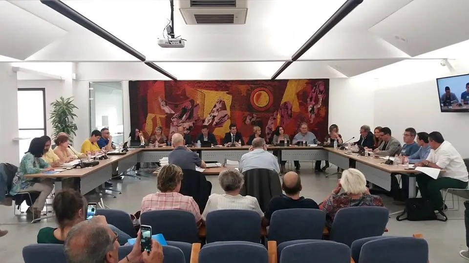 El ple aprova una declaració institucional per la "defensa dels drets de dones víctimes d'agressions sexuals"