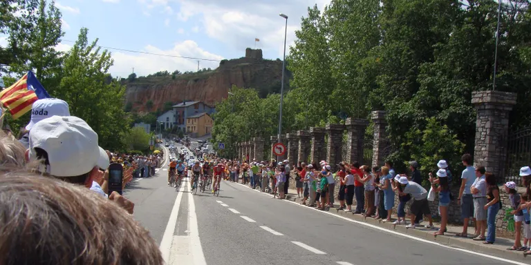 L'Assemblea de Joves anima a rebre la Vuelta amb senyeres i estelades