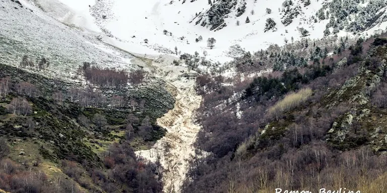 Espectacular allau prop de les Bordes de Risé, al Pallars Sobirà