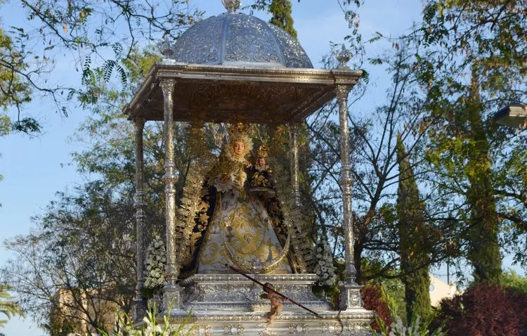 La hermandad de la Virgen de Consolación estudiará el cambio definitivo de la procesión anual de la patrona de Utrera