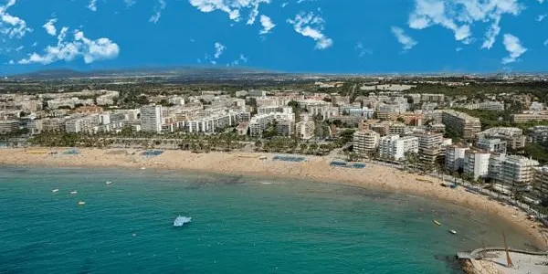 Mor un home de 86 anys mentre es banyava a la platja de Llevant de Salou