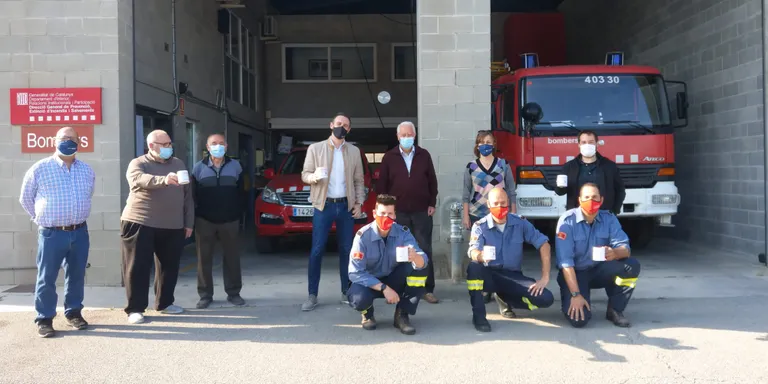 L’Associació de Donants de Sang del Vallès Oriental fa un reconeixement als bombers voluntaris de Caldes per les campanyes de donació de sang