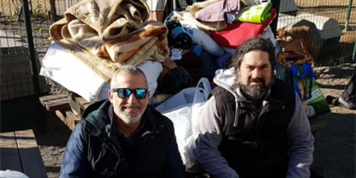 L’Associació pels Drets dels Peluts recull mantes pels animals del refugi d’Arenys