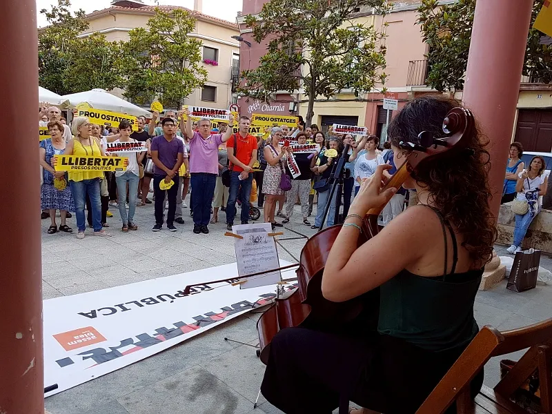 Un centenar de rubinencs tornen a reclamar la llibertat i el retorn dels líders independentistes