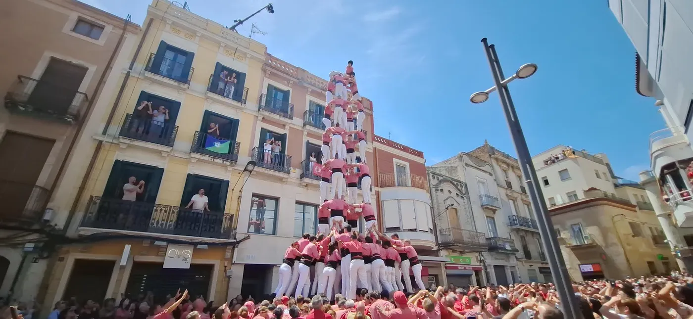 La Colla Vella carrega el 5de9 amb folre al Vendrell