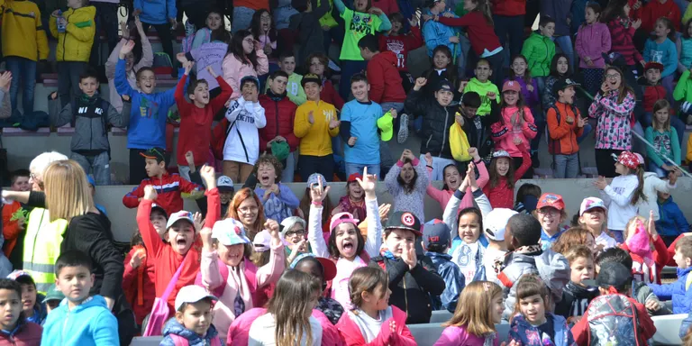 Més de 1500 nens i nenes canten a Pineda per la Pau