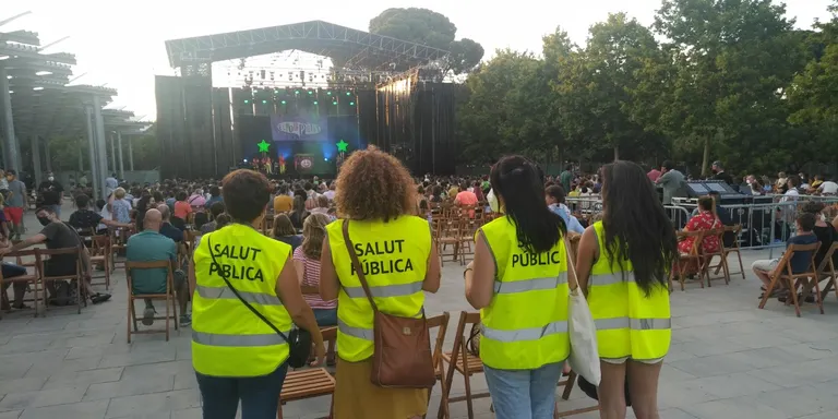 Un equip d’informadors ‘anti-Covid’ fa sensibilització per prevenir contagis a Cambrils