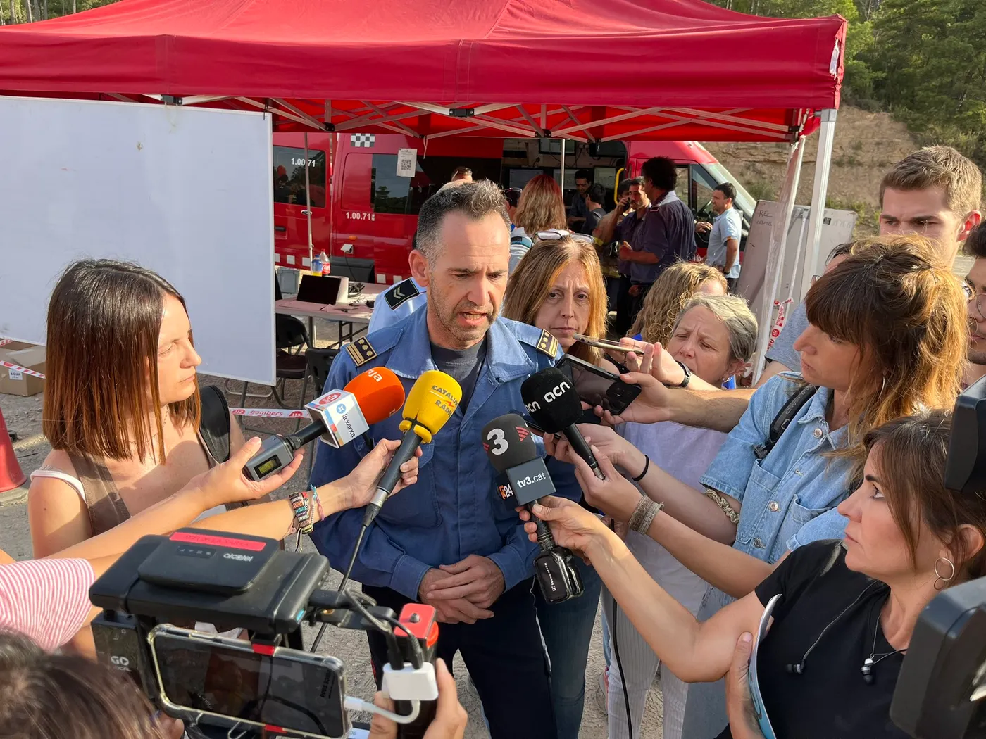 INCENDIS SOLSONÈS 17J, 10h: Cara i creu al Solsonès: alleujament després d'estabilitzat l'incendi de Castellar de la Ribera i patiment pel perímetre inestable del foc de Lladurs, que continua actiu