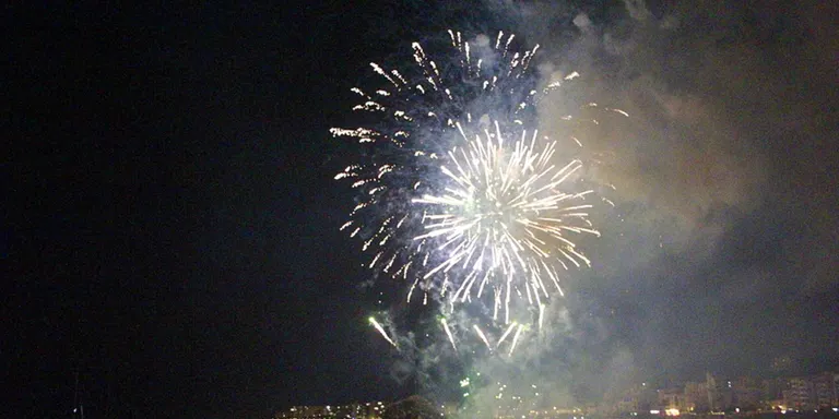 Sitges limitarà l'encesa de pirotècnia i promourà l'ús d'elements alternatius als petards