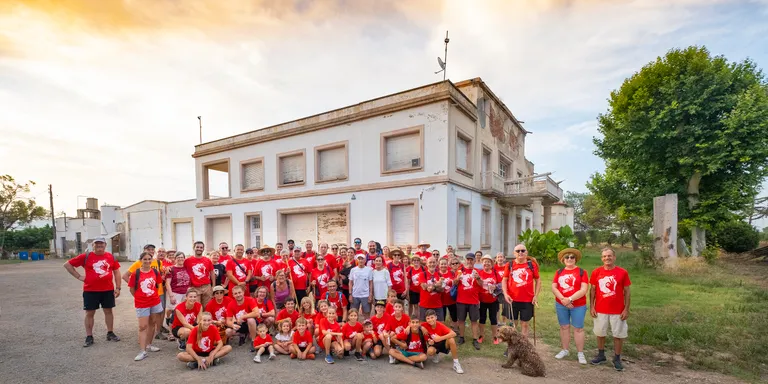 La caminada fins al Mas de Puig reuneix una setantena de persones