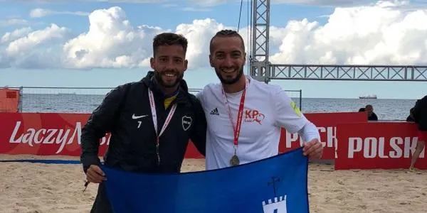 Llorenç Gómez es proclama campió de la Copa de Polònia davant el Boca Gdnask d’Eduard Suárez