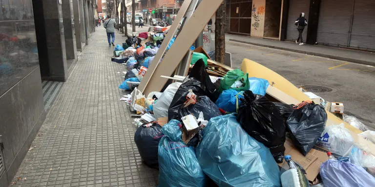 Salt reclama als escombriaires i a l'empresa que facin "propostes assumibles i justes" per posar fi a la vaga