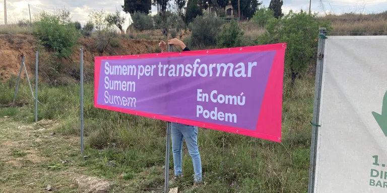 En Comú Podem denuncia a les xarxes la vandalització d’una pancarta electoral