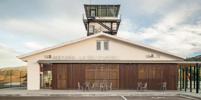 Un avió fa un aterratge forçós a l'Aeroport Andorra-la Seu
