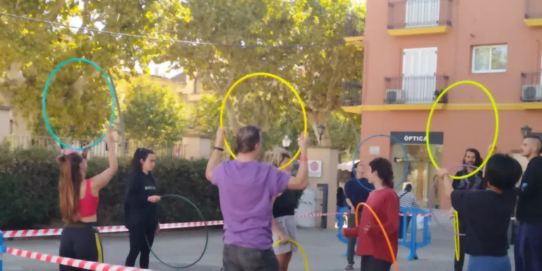 Espectacles i tallers de malabars ocupen Arenys de Mar durant tot el cap de setmana