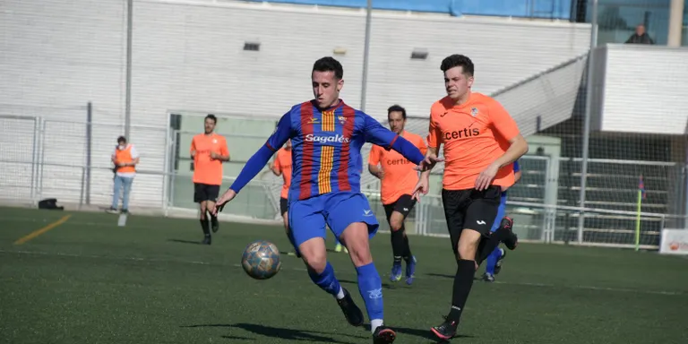 El CF Caldes guanya el Taradell (4-1) i té a l'abast fer un pas important en el camí de l'ascens