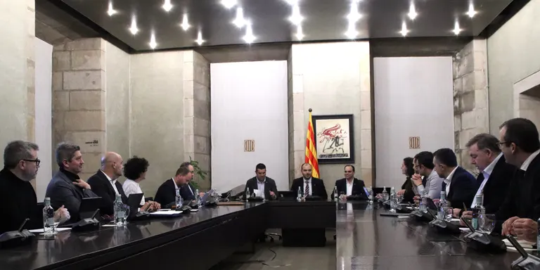 Generalitat i entitats municipalistes reclamen a les companyes telefòniques solucions als talls repetitius de telèfon i internet