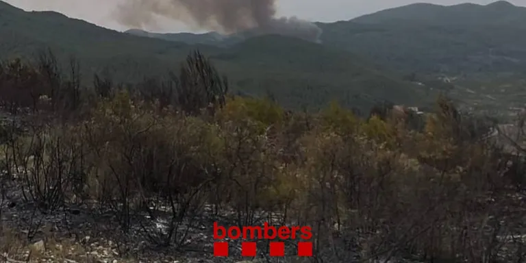 ACTUALITZACIÓ: Els Bombers estabilitzen un cinquè incendi a Aiguamúrcia que ha cremat 1,5 hectárees